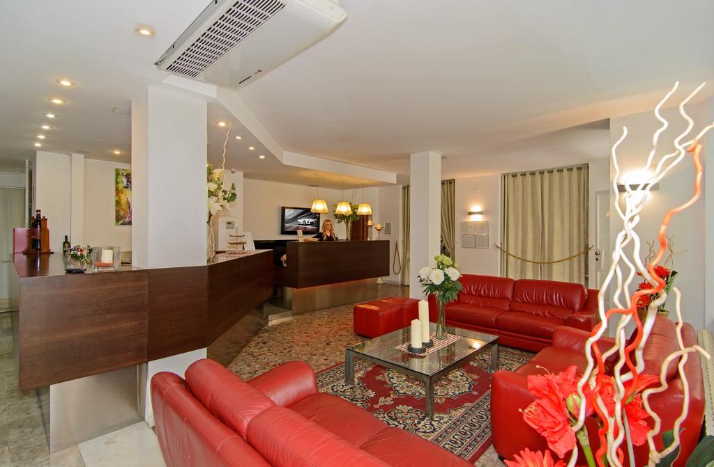 Hotel Scandinavia มารีนา ดิ มาซซา ภายนอก รูปภาพ