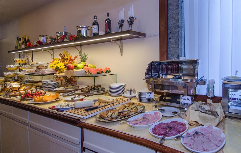 Hotel Scandinavia มารีนา ดิ มาซซา ภายนอก รูปภาพ