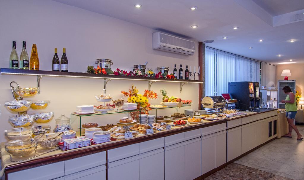 Hotel Scandinavia มารีนา ดิ มาซซา ภายนอก รูปภาพ